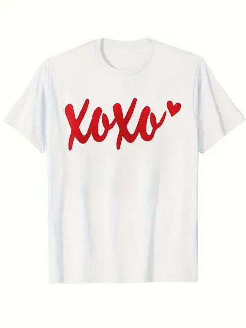 200gのコットンTシャツのフロントには「XOXO」の文字が赤でプリントされ、「O」の文字には小さなハートがあしらわれている。