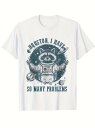 宇宙服を着たアライグマが描かれた200gのコットン製Tシャツ。アライグマの上にはテキスト、背景には星空と惑星が描かれ、全体的にブルーグリーンの色調でまとめられている。
