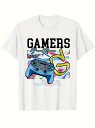 200gのコットン製Tシャツで、前面にはブルーのゲームパッドのグラフィック、上には黒の大文字で「GAMERS」、下には日本語と英語で「ゲーマーズ」と書かれ、背景にはカラフルな幾何学模様が描かれている。
