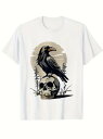 ドクロの上に立つ黒いカラスをモチーフにした200gのコットン製Tシャツで、背景には薄茶色の円形と数本の黒松が描かれ、全体的にミステリアスでダークなスタイルが貫かれている。
