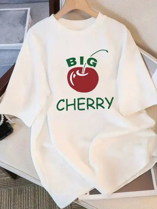 200グラムの図案は赤いさくらんぼで、文字は「BIG CHERRY」です。夏の新モデルで、シンプルなプリントスタイル、綿素材の上着スタイルです。日常のカジュアルな服装によく見られます。特定ブランドなどの実体情報はありません。
