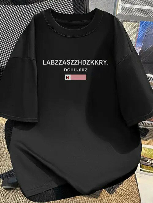200gの黒の半袖Tシャツに、ピンクの四角いボックスに「N」の文字がプリントされた、シンプルでありな