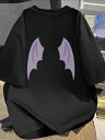 背中にライラック色のコウモリの羽模様がプリントされた、トレンドと神秘に満ちたユニークなスタイルの200g黒半袖Tシャツ。コットン素材は着心地がよく、通気性も抜群です。