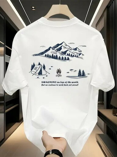 200gの白の半袖Tシャツで、背中には山、木、テント、キャンプファイヤーが描かれた青と黒のアウトドア風景グラフィックが配され、その下には英語が書かれている。個性的でアーティスティックなスタイル。コットンの生地は着心地がよく、通気性に優れている。 200gの白の半袖Tシャツで、背中には山、木、テント、キャンプファイヤーが描かれた青と黒のアウトドア風景グラフィックが配され、その下には英語が書かれている。個性的でアーティスティックなスタイル。コットンの生地は着心地がよく、通気性に優れている。