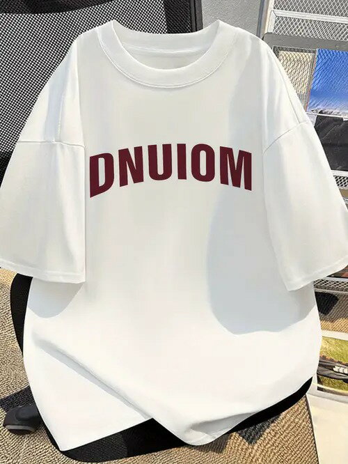 真紅の文字が入った200gの白半袖Tシャツ。ユニセックスのコットン素材で、着心地がよく、通気性があり、毛玉ができにくく、変形しにく..