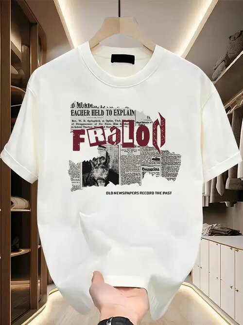 200gの白いクルーネック半袖Tシャツ。フロントに古新聞の切れ端を模したプリントとテキスト。このヒップスタースタイルはコットン生地で作られており、着心地がよく、通気性に優れている。