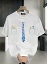 200gの白いクルーネック半袖Tシャツは、工夫を凝らしたデザイン。カラフルな花で飾られた2つの胸の「ポケット」と中央の青い花柄のタイが特徴で、遊び心とフォーマルさをミックスしたデザイン。コットン素材を使用したヒップスタースタイルは、通気性に優れ快適な着心地。