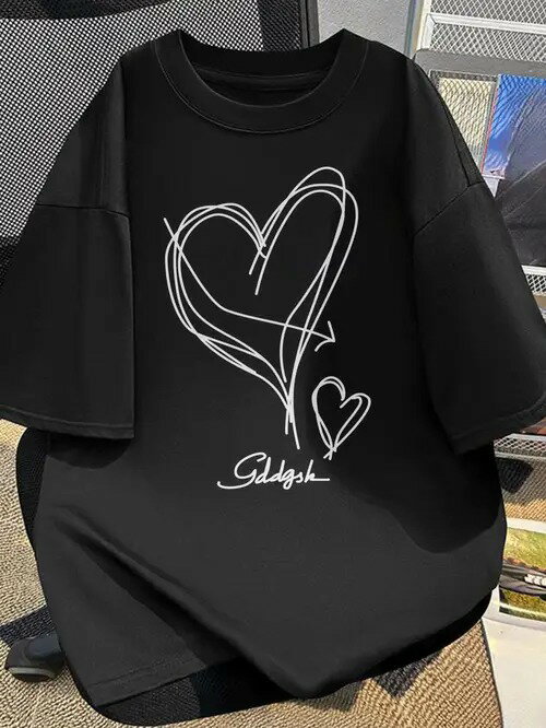 200gのブラックの半袖Tシャツは、ハートと白抜き文字のシンプルなデザイン・プリントが特徴。素材はコットンで、肌触りがよく、通気性に優れています。