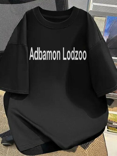 200gのホワイトTシャツは、左胸に文字と四角のパターンを配したミニマルなスタイル。ピュア・コットンの生地は快適で通気性が良く、汗をよく吸収する。ルーズフィットで幅広い体型に対応するユニセックス・スタイル。 200gのホワイトTシャツは、左胸に文字と四角のパターンを配したミニマルなスタイル。ピュア・コットンの生地は快適で通気性が良く、汗をよく吸収する。ルーズフィットで幅広い体型に対応するユニセックス・スタイル。