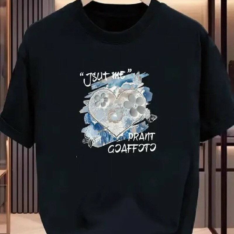 200gの花飾りに「Jsu+me」「DRAWT GOAFFOTO」の文字があしらわれ、ちょっぴり箇性的なテイストに仕上がっています。着心地は快適で通気性があって、丸い襟のゆったりした版型、多種の身の形に適します。おしゃれで個性的なスタイルが好きな方におすすめです。