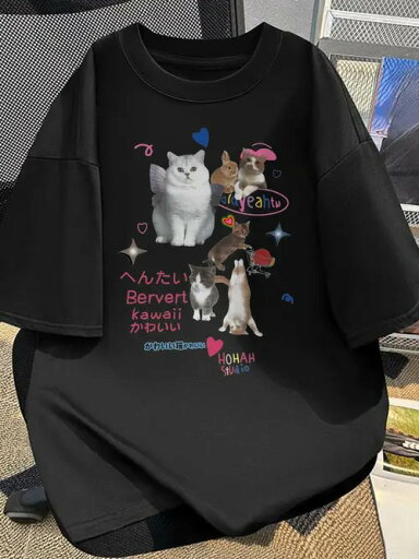 200gの黒Tシャツに、かわいい猫柄のカラフルな文字がプリントされている! 200gの黒Tシャツに、かわいい猫柄のカラフルな文字がプリントされている!