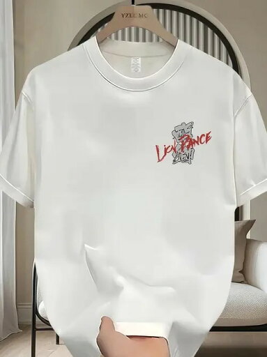 左胸に赤い文字とグラフィックを配した、200gのホワイト・クルーネック半袖Tシャツ。ヘビーウェイトのコットンを使用し、着心地と通気性に優れ、肉厚な風合い。ルーズフィット、ユニセックス、カップルで着用可能。 左胸に赤い文字とグラフィックを配した、200gのホワイト・クルーネック半袖Tシャツ。ヘビーウェイトのコットンを使用し、着心地と通気性に優れ、肉厚な風合い。ルーズフィット、ユニセックス、カップルで着用可能。