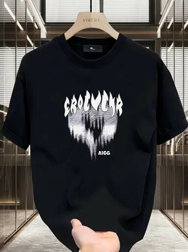 200gのブラック半袖Tシャツは、フロントのグラフィックに加え、ホワイトのフォームレタープリントが特徴。ラウンドネックのスタイリングで、快適さと通気性を備えたコットン製。 200gのブラック半袖Tシャツは、フロントのグラフィックに加え、ホワイトのフォームレタープリントが特徴。ラウンドネックのスタイリングで、快適さと通気性を備えたコットン製。