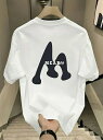 200gの白いTシャツで、背中に黒い模様と文字が入っている。それはヒップスタースタイルであってもよい、綿の生地で作られ、快適で通気性、着用する群衆のファッションとトレンドの追求に適しており、スタイリングの異なるスタイルを作成するためにジーンズ