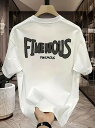 200gでシンプルでトレンド感もあります。背中には「FTMENOUS」「FWEMOUS」の文字が独特のフォントで表現されており、個性が際立ち、おしゃれな姿勢を軽やかにアピールできます。生地は柔らかくて肌にやさしくて、通気性があって快適で、日常の旅行や流行の集まりに関わらず