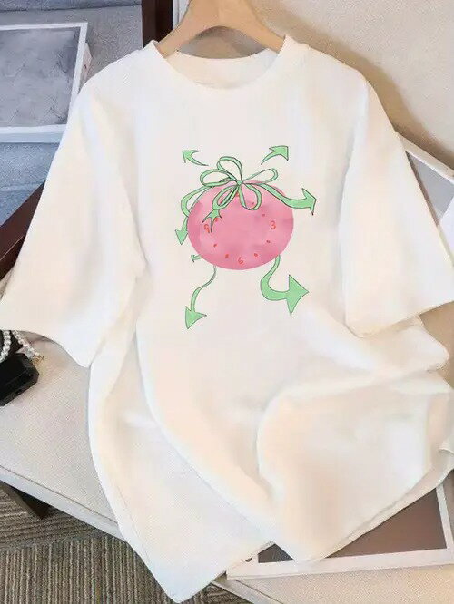 200g夏のフルーツ時計🎀クリエイティブプリントTシャツです このtシャツの想像力が可愛いです!ピンクの「フルーツ時計」にグリーンのリボン、矢印で、遊び心のあるイラストを身につけてみました。