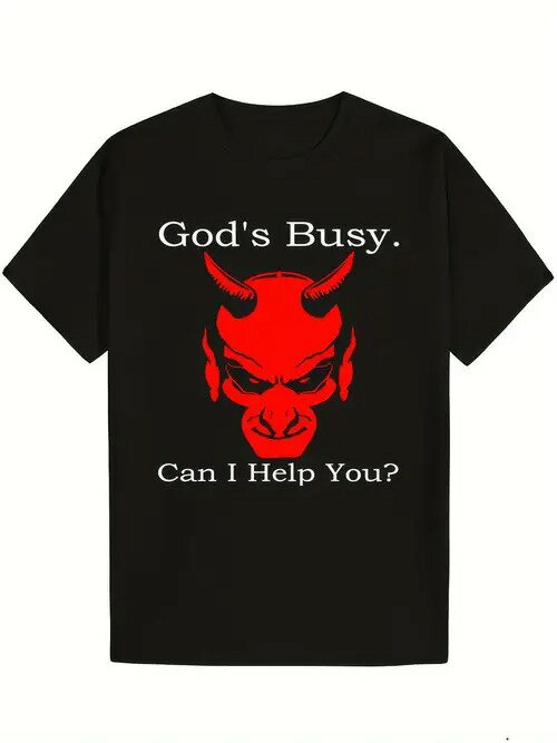 200gのコットンTシャツの中央には、獰猛な表情をした赤い悪魔の頭と、曲がった2本の角が描かれている。ユーモラスで反抗的なデザインで、悪魔の頭の上下に白い文字があしらわれている。