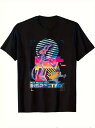 コットン200gのこのTシャツは、フロントにピンクのレオパード・プリントが施され、ダイナミックなレオパードのスタンス、背景にはカラーの幾何学図形とライン、そしてその下にはホワイトとブルーの文字がレトロ・フューチャリスティックなデザインとなっている。
