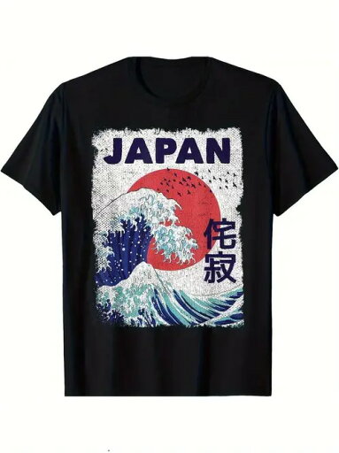 フロントにグラフィックとテキストがプリントされた、コットン200gのブラック半袖Tシャツ。グラフィックはヴィンテージのような風合いで、縁には経年変化した白い斑点があり、全体的にシンプルで日本文化が色濃く反映されたデザインとなっている。 フロントにグラフィックとテキストがプリントされた、コットン200gのブラック半袖Tシャツ。グラフィックはヴィンテージのような風合いで、縁には経年変化した白い斑点があり、全体的にシンプルで日本文化が色濃く反映されたデザインとなっている。