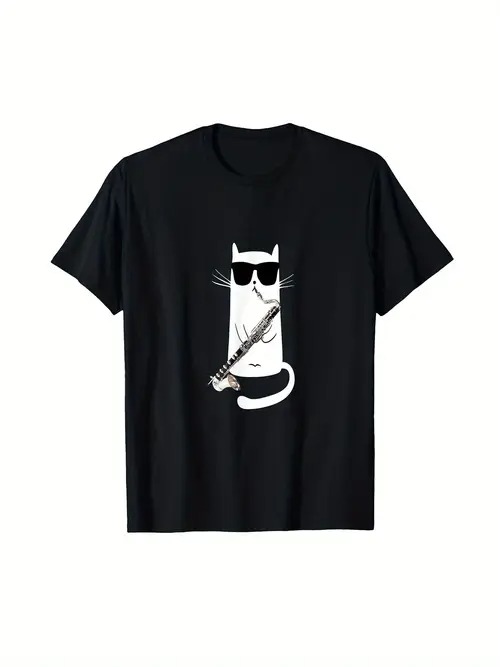 200gのコットンTシャツ、黒地にサックスを吹く白猫が描かれた、アートでキュートな雰囲気のTシャツ。音楽と猫が好きな人にぴったりで、カジュアルな場面でユニークな趣味を見せます。
