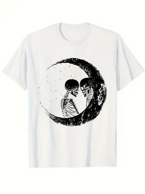 200グラムのコットンTシャツにドクロの月夜のシルエットがプリントされ、神秘的で文学的！ダークなファンやアート好きにはマストアイテム。普段着としても超スタイリッシュで、ストーリー性も抜群！
