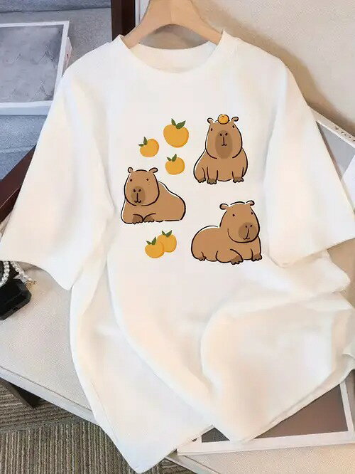 200gパターン:白いTシャツの上のカードの水の豚とオレンジのプリント(水の豚の形はかわいくて、オレンジを組み合わせて、風格は癒して、遊び心があります)。 アイテム属性:白の半袖Tシャツはカジュアルなファッションアイテムです。かわいい働物がモチーフになっています。