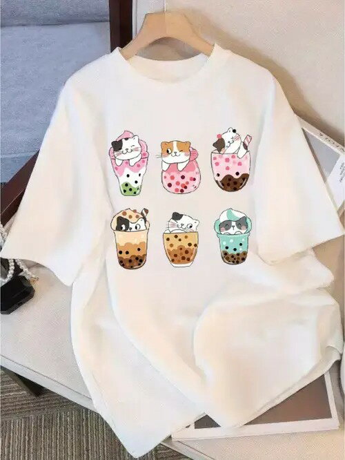 200gパターン:白いtシャツの上のプリントは、6匹の猫がそれぞれパールミルクティーのカップの中に「隠..