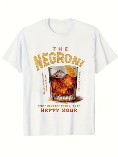 200gのコットン製Tシャツは白を基調とし、フロントには氷とオレンジスライスが入った琥珀色のネグローニ・カクテル・グラスが描かれている。 全体的にレトロなスタイルで、バー・カルチャーの雰囲気が漂う。 200gのコットン製Tシャツは白を基調とし、フロントには氷とオレンジスライスが入った琥珀色のネグローニ・カクテル・グラスが描かれている。 全体的にレトロなスタイルで、バー・カルチャーの雰囲気が漂う。