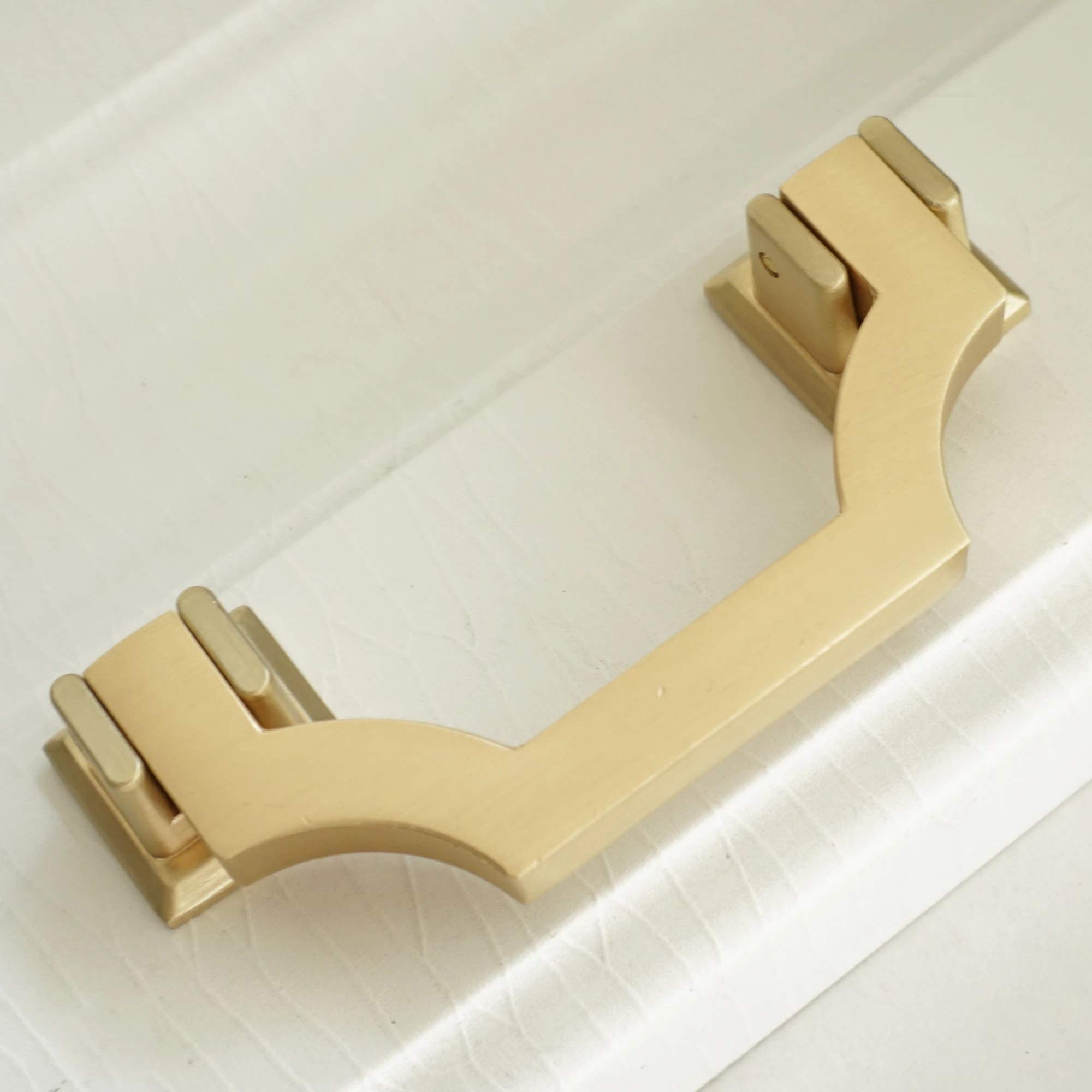 楽天エムーエムショップ2.5インチ 3.75インチ ゴールドドロップ引き出しプル ドレッサー キッチンキャビネットドアノブ プルハンドル 64mm 96mm （2.5インチの穴の中心）