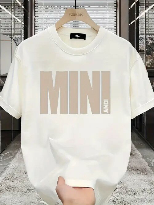 フロントにライトブラウンの「MINI」、右サイドに小さめの白い「ANDI」がプリントされた、シンプル