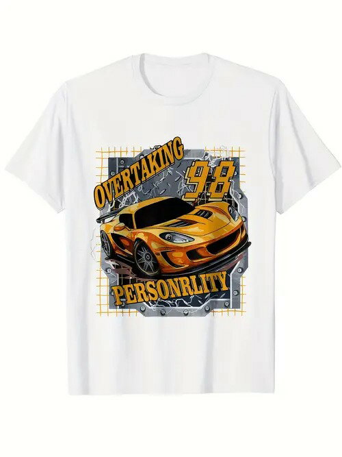 レーシング・カルチャーをテーマにした200gの白Tシャツ。デザインの中心にはオレンジのスポーツカーが..