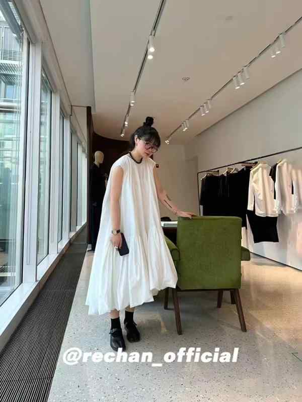 ・スタイル: 日式風・主な素材: 綿30-50%・柄: 単色・カテゴリ: ワンピース・スカート丈: ショート・スカートタイプ: ベアトップ・ネックライン: ラウンドネック・袖丈: ノースリーブ・ウエスト: イージー・流行要素: 3D/立体パターン・カラー展開: ホワイト、ブラック・サイズ展開: ワンサイズ