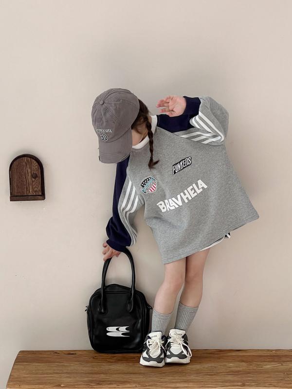 商品番号: zm25009供給カテゴリー: スポット対象性別: 女性のスタイル: 韓国語版出身地: 浙江省年齢層に適しています: 小児(3～8歳、100～140cm)適した季節: 春ファブリッククラフト: ソフトトリートメントパターン: 文字厚さ: 普通の袖丈: 長袖クローズドスタイル: プルオーバーフード付きかどうか: フードなしリアルショットの写真: モデル付きの実際のショット在庫があるかどうか: いいえ要素: 動き発売年と季節: 2025年春AQLランダム検査基準: 4.0平旋針間隔12～14針/3cm: はい毛先・余分な糸はカットするかどうか: 明らかな部分がトリミングされています生地名: 綿主な生地構成: 綿主な生地成分の含有量: 95セキュリティレベル: カテゴリーBライナータイプ: コットンライナー色: ロングスウェットシャツ,黒のショートパンツ適切な身長: 90cm,100cm,110cm,120cm,130cm,140cm主要な下流プラットフォーム: ebay,アマゾン,wish,アリエクスプレス,独立したステーション,LAZADA主な販売エリア: 東南アジア,北東アジア国境を越えた輸出専用の供給源ですか?: はい製品カテゴリー: 子供用スウェットシャツ