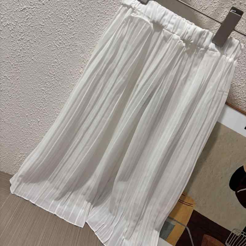 ・カテゴリ: ベビーパンツ・スタイル: 韓国風・主な素材: 兔毛10%・素材名: コーデュロイ・安全基準: A類・パンツ丈: ショートパンツ・デザイン: 基本タイプ・カラー展開: ホワイト・推奨身長: 90cm、100cm、110cm、120cm、130cm