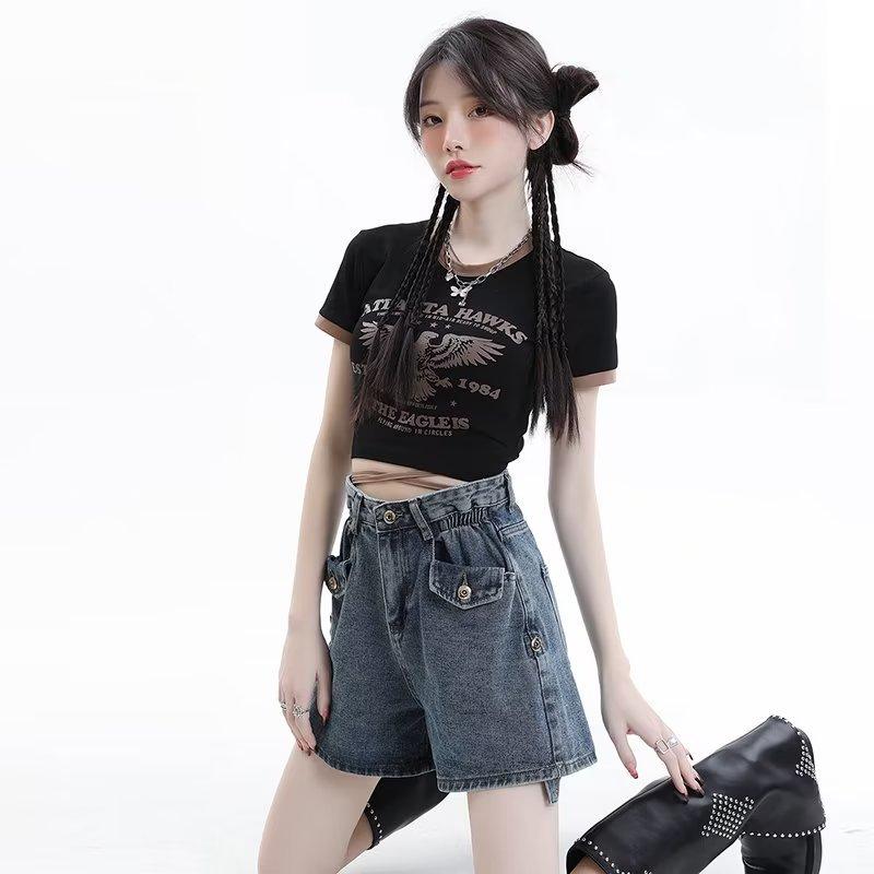 ・カテゴリ: デニムパンツ・主な素材: 綿（50%以上70%未満）・スタイル: カジュアル・パンツ丈: 三分丈・ウエスト: ハイウエスト・生地の厚さ: 普通・デザイン特徴: ポケット・カラー展開: ブラック、レトロブルー・サイズ展開: XS、S、M、L、XL、2XL・シルエット: ワイド、ストレート・伸縮性: 若干あり・加工: 形態安定