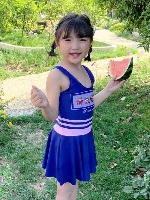・対象年齢: 6-18歳・対象性別: 女性・柄: 高弾性、小清新・表地素材: ナイロン82%・裏地素材: スパンデックス18%・カラー展開: サファイアブルー・サイズ展開: M（100-110cm）、L（110-120cm）、XL（120-130cm）、XXL（130-140cm）・スタイル: ブリーフ
