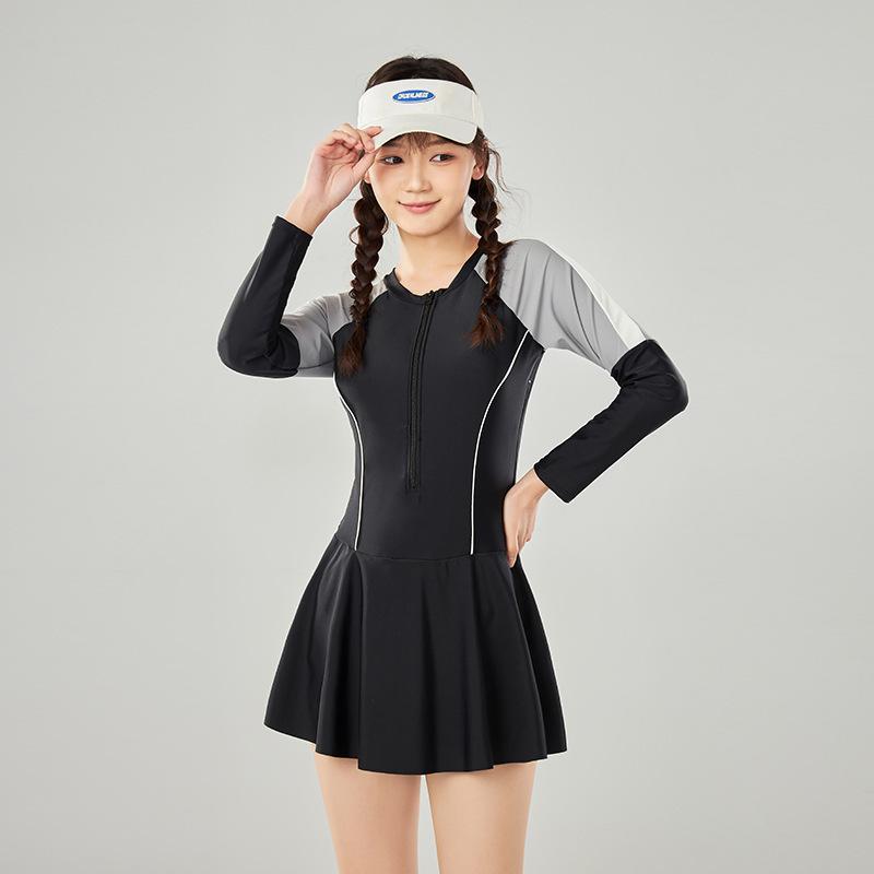 ・カテゴリ: 水着・対象: 女の子（8-18歳）・柄: 無地・表地素材: ポリエステル82%・表地重量: 330g・裏地素材: ナイロン60%・対応シーン: 水泳、マリンスポーツ・カラー: 画像通り・サイズ展開: 140、150、160、165、170・スタイル: ビキニショーツ