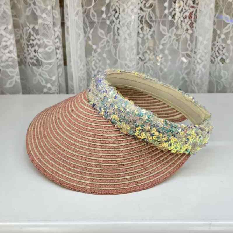 ・カテゴリ: サンバイザー・つばの形状: 広つば・カラー展開: ゴールド（スパンコール）、ブラック（スパンコール）、ピンク（スパンコール）、ライトコーヒー（スパンコール）、コーヒー（スパンコール）、ブラックストライプ（スパンコール）・機能: 防風、通気性、遮光・サイズ調整: 調整可能・スタイル: スウィート、リゾート風、フレッシュ、フェアリー風・素材: ラフィア草・仕様: 折りたたみ可能・製法: 手編み