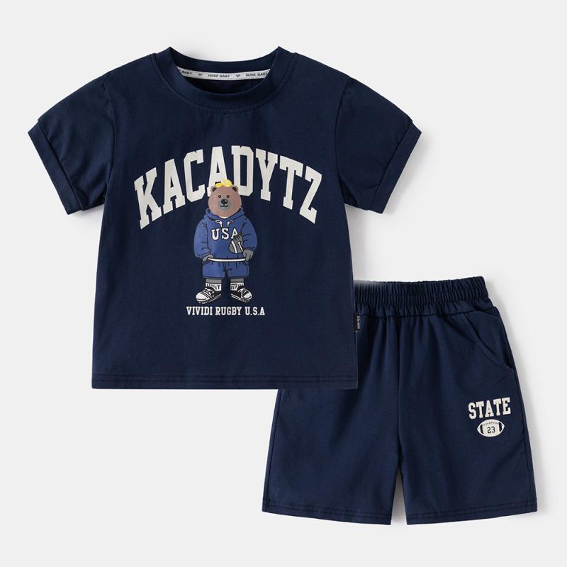 ・カテゴリ: 子供用セットアップ・対象性別: 男性・スタイル: 韓国風・セット内容: トップス、ボトムス（2点セット）・袖丈: 半袖・パンツ丈: ショートパンツ・厚み: 薄手・柄: キャラクター・デザイン要素: セットアップ、キャラクター、プリント・素材: 綿・留め具の種類: プルオーバー・カラー展開: グレー、オフホワイト、ネイビー・サイズ展開: 100cm、110cm、120cm、130cm、140cm