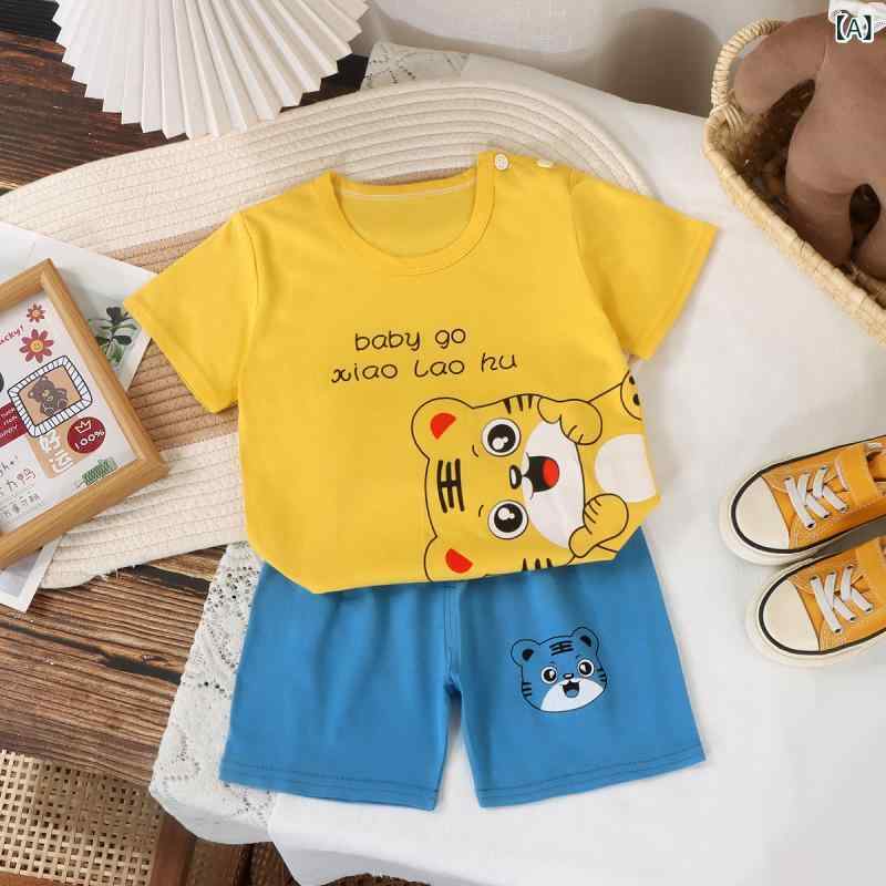 ・カテゴリ: 子供服セットアップ・対象性別: 男女兼用・スタイル: シンプル・セット内容: トップス、パンツの2点セット・対象年齢: 乳幼児（1〜3歳、身長80〜100cm）・袖丈: 半袖・フード: フードなし・パンツ丈: ショートパンツ・生地加工: ソフト加工・生地の厚さ: 薄手・柄: カ卡通・素材: 綿100%・安全基準: A類・着用タイプ: プルオーバー・カラー展開: 黄色小老虎、火山恐龙、条条象、黄色BCE、黒白宽条、浅藍太空人、奶茶小恐龙、小兔眼镜熊、粉色小女孩、粉色爱心兔、粉色宽条小熊、橙色工程车、太空小怪兽、卡其满花熊头、白底绿恐龙、23号眼睛龙、玩偶熊、灰色蝙蝠侠・サイズ展開: 73cm、80cm、90cm、100cm、110cm、120cm、130cm