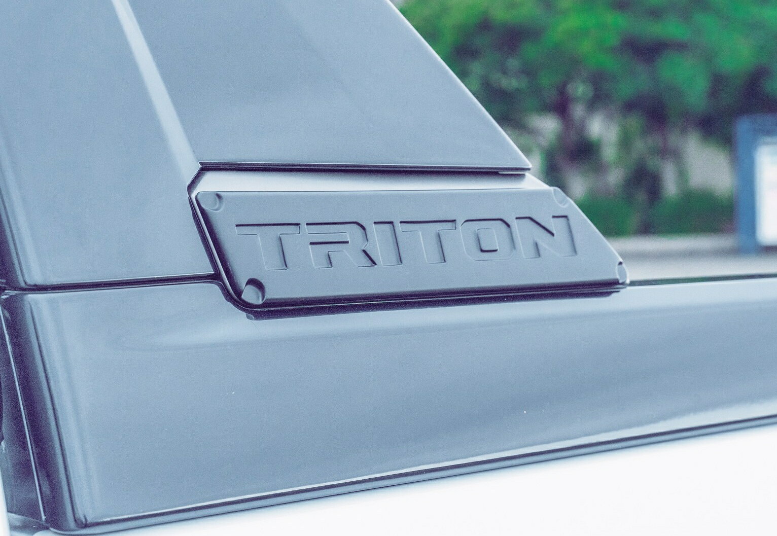 【M's】 三菱 トライトン LC2T (2023y-) DOUBLE EIGHT リアピラー ネームプレート 左右 FRP 未塗装 ダ..