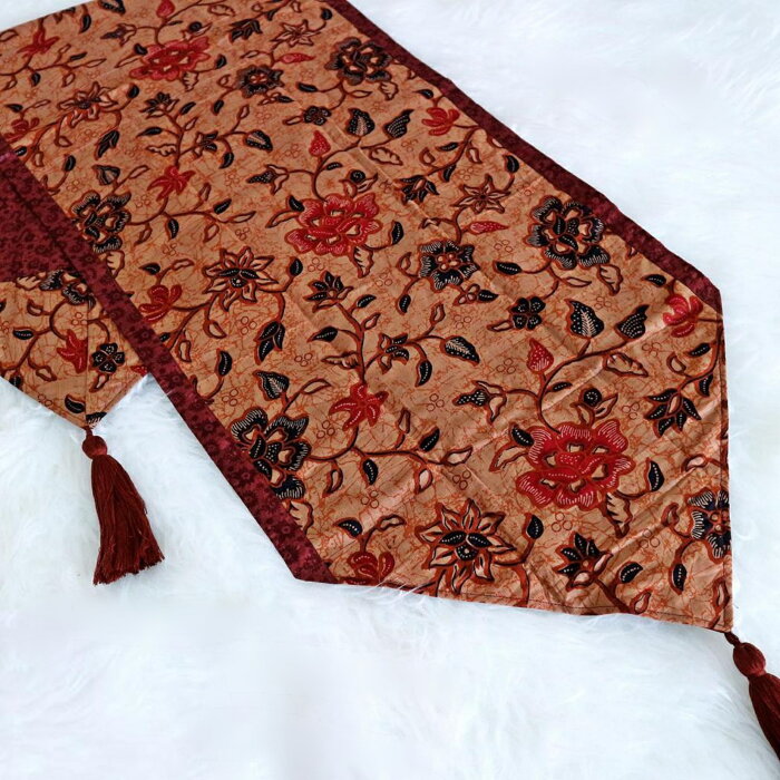 バティック Batik BATIK テーブルランナー テーブル 花 ピンク 150x40cm インドネシア ジャワ 伝統 染め おしゃれ ヴィンテージ風 グランピング 送料無料 キャンプ かっこいい 絨毯 オールシーズン アウトドア 折りたためる リビング フローリング 異国風 アジアン