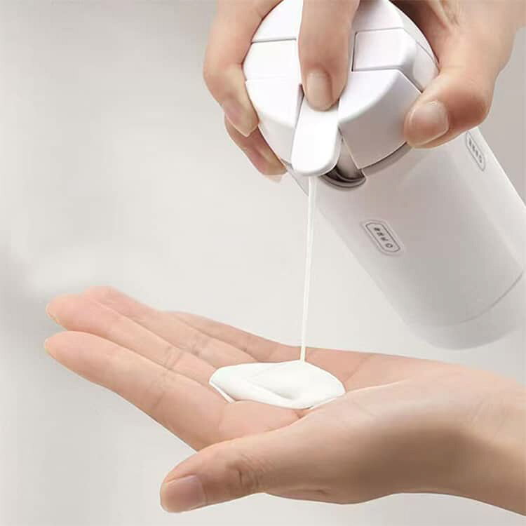 トラベルボトル シリコン 携帯用 漏れ防止 40ml×4本 圧縮容器 4in1 コンディショナ...