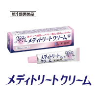 【お客様へ】第1類医薬品をご購入いただく前に、下記の注意事項をお読みください メディトリートクリーム 薬効分類 その他の女性用薬 製品名 メディトリートクリーム 製品の特徴 ◆メディトリートクリームは，ミコナゾール硝酸塩を主成分とした外陰用の治療薬です。◆ミコナゾール硝酸塩は，腟カンジダの原因であるカンジダ菌を殺菌し，腟カンジダによる諸症状を改善します。◆メディトリートクリームは，腟カンジダの再発による，発疹を伴う外陰部のかゆみに効果を発揮します。 使用上の注意 ■してはいけないこと（守らないと現在の症状が悪化したり，副作用が起こりやすくなります） 1．次の人は使用しないでください　（1）初めて発症したと思われる人。（初めて症状があらわれた場合は，他の疾病が原因の場合がありますので，医師の診断を受ける必要があります）　（2）本剤又は本剤の成分によりアレルギー症状を起こしたことがある人。（本剤の使用により再びアレルギー症状を起こす可能性があります）　（3）15歳未満又は60歳以上の人。（15歳未満の人は初めて発症した可能性が高く，また60歳以上の人は他の疾患の可能性や他の菌による複合感染の可能性があるため）　（4）妊婦又は妊娠していると思われる人。（薬の使用には慎重を期し，医師の診断を受ける必要があります）　 （5）発熱，悪寒，下腹部痛，背中や肩の痛み，色のついた又は血に染まったおりもの，魚臭いおりもの，生理の停止，腟からの不規則又は異常な出血，腟又は 外陰部における潰瘍，浮腫又はただれがある人。（別の疾病の可能性がありますので，医師の診断を受ける必要があります）　（6）次の診断を受けた人。　　糖尿病（頻繁に本疾病を繰り返す可能性が高いので，医師の診断を受ける必要があります）　（7）本疾病を頻繁に繰り返している人。（1〜2ヵ月に1回又は6ヵ月以内に2回以上）　（8）腟カンジダの再発かわからない人。（自己判断できない場合は，医師の診断を受ける必要があります）2．次の部位には使用しないでください　（1）腟周辺（外陰）以外の部位。（本剤は外陰部以外に使用する製品ではありません） ■相談すること 1．次の人は使用前に医師又は薬剤師に相談してください　（1）医師の治療を受けている人。（医師から処方されている薬に影響したり，本剤と同じ薬を使用している可能性もあります）　（2）薬などによりアレルギー症状を起こしたことがある人。（薬などでアレルギーを起こした人は，本剤でも起こる可能性があります）　（3）授乳中の人。（薬の使用には慎重を期す必要があります）2．使用後，次の症状があらわれることがあるので，このような症状の持続又は増強が見られた場合には，使用を中止し，この説明書を持って医師又は薬剤師に相談してください ［関係部位：症状］腟周辺の皮膚（外陰）：かゆみ，発疹・発赤，かぶれ，熱感，びらん，刺激感，小水疱，はれ，乾燥・亀裂，落屑　（本剤によるアレルギー症状であるか，本剤の薬理作用が強くあらわれたものであると考えられ，このような場合，同じ薬を続けて使用すると症状がさらに悪化する可能性があります）3．3日間使用しても症状の改善がみられない場合又は6日間使用しても症状が消失しない場合は，医師の診療を受けてください。特に，クリーム単独使用の場合は，自己判断で治療をすることなく医師の診療を受けてください。（症状が重いか他の疾病による可能性があります） 効能・効果 腟カンジダの再発による，発疹を伴う外陰部のかゆみ（過去に医師の診断・治療を受けた方に限る）ただし，腟症状（おりもの，熱感等）を伴う場合は，必ず腟剤（腟に挿入する薬）を併用してください。 効能関連注意 〔注意〕本剤はカンジダによる外陰部の症状を改善しますが，腟内の治療を行うものではありません。〔解説〕外陰部の症状は，腟の中にいるカンジダ菌が外陰部に影響を及ぼすことによって起こる疾病で，かゆみの他，発疹，熱感を生じます。外陰部皮膚に発赤やただれ等の発疹を伴うかゆみがあらわれた場合にお使いください。 用法・用量 成人（15歳以上60歳未満），1日2〜3回，適量を患部に塗布してください。ただし，3日間使用しても症状の改善がみられないか，6日間使用しても症状が消失しない場合は，医師の診療を受けてください。（1）外陰部症状のみの場合：本剤を使用してください。腟剤（腟に挿入する薬）との併用が望まれます。（2）腟症状（おりもの，熱感等）を伴う場合：本剤に腟剤（腟に挿入する薬）を併用してください。 用法関連注意 （1）定められた用法・用量を厳守してください。（2）目に入らないように注意してください。万一，目に入った場合には，すぐに水又はぬるま湯で洗い，直ちに眼科医の診療を受けてください。（3）腟周辺（外陰）にのみ使用してください。（4）使用前後によく手を洗ってください。（5）生理中の使用は避け，使用中に生理になった場合は本剤の使用を中止してください。その場合は治癒等の確認が必要であることから医師の診療を受けてください。（生理中は薬剤が流され，効果が十分得られない場合があります）＊ご使用の前に入浴するか，ぬるま湯で患部を清潔にし，使用してください。 成分分量 1g中 　　 成分 分量 ミコナゾール硝酸塩 10mg 添加物 ポリオキシエチレンセチルエーテル，自己乳化型モノステアリン酸グリセリン，パラベン，ミリスチン酸イソプロピル，流動パラフィン，セタノール 保管及び取扱い上の注意 （1）直射日光の当たらない涼しい所に密栓して保管してください。（2）小児の手のとどかない所に保管してください。（3）他の容器に入れ替えないでください。（誤用の原因になったり，品質が変わることがあります）（4）コンドームやペッサリー等の避妊用ラテックス製品との接触を避けてください。（これらの製品が劣化・破損することがあります）（5）使用期限を過ぎた製品は使用しないでください。なお，使用期限内であっても，開封後はなるべくはやく使用してください。（品質保持のため） 消費者相談窓口 会社名：大正製薬株式会社問い合わせ先：お客様119番室電話：03-3985-1800受付時間：8：30〜21：00（土，日，祝日を除く） 製造販売会社 大正製薬（株） 会社名：大正製薬株式会社住所：東京都豊島区高田3丁目24番1号 剤形 塗布剤 リスク区分等 日本製・第1類医薬品 広告文責　エナジー　0242-85-7380 文責：株式会社エナジー　登録販売者　山内和也 「使用してはいけない方」「相談すること」の項目に該当しません。注意事項を確認し理解したうえで注文します。 【広告文責】 株式会社エナジー　0242-85-7380（平日10:00-17:00） 登録販売者　山内和也 薬剤師　山内典子 原産国・区分 日本・【第1類医薬品】 使用期限：使用期限まで1年以上あるものをお送りいたします。 医薬品販売に関する記載事項はこちら&nbsp;【必ずご確認ください】 薬事法改正により2014年6月12日から、第1類医薬品のご購入方法が変わります。 ・楽天市場にてご注文されても、第1類医薬品が含まれる場合、ご注文は確定されません。 ・ご注文後に、お客様へ「医薬品の情報提供メール」をお送りいたします。 ・お客様は、受信された「医薬品の情報提供メール」の内容をご確認後、2日以内にご返信下さい。 ※お客様からのご返信が無い場合や、第1類医薬品をご使用いただけないと判断した場合は、 第1類医薬品を含むすべてのご注文がキャンセルとなります。あらかじめご了承ください。 使用期限：使用期限まで1年以上あるものをお送りいたします。 お得な2個セット 送料無料！ お得10個セット！ ■　■　■　■　■　■　■　■　■　■　■　■　■　■　■　■　■　■　■　■　■　■　■　■　■ 簡単×どこでも使える！膣洗浄器！ 体に優しい乳酸菌配合ジェル ▼▼　インクリアはこちらから　▼▼ ■　■　■　■　■　■　■　■　■　■　■　■　■　■　■　■　■　■　■　■　■　■　■　■　■ 【第1類医薬品】　膣カンジダ再発治療薬　シュトガード 膣カンジダ坐剤 6個入り はこちら 【第1類医薬品】　送料無料！　シュトガード 膣カンジダ坐剤 6個入り はこちら 【第1類医薬品】　送料無料！2個セット　シュトガード 膣カンジダ坐剤 6個入り ×2個 セットはこちら 【第1類医薬品】　送料無料・3個セット シュトガード 膣カンジダ坐剤 6個入り×3個はこちら 【第1類医薬品】送料無料！5個セット　シュトガード 膣カンジダ坐剤 6個入り×5個セット はこちら 【第1類医薬品】　大正製薬　メディトリート 6個入り 　膣カンジダ再発治療薬はこちら 【第1類医薬品】　送料無料！　大正製薬　メディトリート 6個入り 　膣カンジダ再発治療薬はこちら 【第1類医薬品】佐藤製薬　膣カンジダ再発治療薬　エンペシドL 6錠はこちら 【第1類医薬品】送料無料！　佐藤製薬　膣カンジダ再発治療薬　エンペシドL 6錠はこちら 【第1類医薬品】送料無料！2個セット！　佐藤製薬　膣カンジダ再発治療薬　エンペシドL 6錠×2個セットはこちら 【第1類医薬品】　送料無料！　田辺三菱製薬　オキナゾールL100 6錠 　 腟　カンジダ再発治療薬はこちら 【第1類医薬品】　送料無料！2個セット　オキナゾールL100 6錠×2個セット　膣カンジダ再発治療薬 はこちら 【第1類医薬品】　小林製薬　フェミニーナ　腟カンジダ錠 6錠 はこちら 【第1類医薬品】　送料無料　小林製薬　フェミニーナ　腟カンジダ錠 6錠 はこちら 【第1類医薬品】　送料無料・2個セット　小林製薬　フェミニーナ　腟カンジダ錠 6錠×2個セットはこちら【第1類医薬品】　膣カンジダ再発治療薬　シュトガードクリーム 10g はこちら 【第1類医薬品】　送料無料！シュトガードクリーム 10g　 膣カンジダ再発治療薬はこちら 【第1類医薬品】送料無料！2セット！シュトガードクリーム 10g×2個セット 膣カンジダ再発治療薬はこちら【第1類医薬品】　送料無料・5個セット　シュトガードクリーム 10g ×5個セット　 膣カンジダ再発治療薬はこちら 【第1類医薬品】　大正製薬　メディトリートクリーム 10g　膣カンジダ再発治療薬はこちら 【第1類医薬品】　送料無料！メディトリートクリーム 10g 　膣カンジダ再発治療薬はこちら 【第1類医薬品】　送料無料・3個セット　メディトリートクリーム 10g ×　3個セット　膣カンジダ再発治療薬はこちら ※折返しのメールを必ずご返信下さい。 2回目以降のお客様も必ずご返信下さい。 ※申し訳ございませんが、1週間以内にご返信が無い場合 ご注文をキャンセルさせていただきます。何卒ご了承ください。