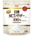 商品説明 使用油脂中にMCT（中鎖脂肪酸油）を100％使用した粉末油脂です。 毎日の食事に加えるだけで、 手軽に良質なエネルギーが補給でき、体づくりをサポートします。 お召し上がり方 ●温かいものや冷たいものにも溶けるので、 お好みの食材や料理に加えてください。 ●ご飯に炊き込んだり、おかず（ハンバーグ、卵焼き他）や お菓子（ホットケーキ、ムース他）などにも簡単にまぜ込むことができます。 ●料理や飲み物にまぜるだけでもお召し上がりいただけますが、 ダマが気になる場合は日清MCTパウダーHCをあらかじめ 少量の水分で溶かしてからお召し上がりいただくことをおすすめします。 ●初めて使用になる場合は、 大さじすりきり1杯（約4．5g）程度から徐々に増やすようにしてください。 使用上の注意 ●袋から直接振り入れるとチャック部分に粉が詰まり、 閉まらなくなることがありますので、スプーンですくうことをおすすめします。 ●本品を直接食べることはお控えください。 1回の摂取量が多いと、お腹がゆるくなることがあります。 ●本品を一度に入れすぎるとダマになりやすく、 また分離する場合がありますので、様子を見ながら加えてください。 ●ご使用に不安がある方は、医師・栄養士等の専門家にご相談ください。 ●本品はポリスチレン製の容器（カップラーメン等）には使用しないでください。 容器の内部が変質し、お湯がこぼれる可能性があります。 原材料 MCT（中鎖脂肪酸油）、デキストリン／加工でん粉 保存方法 ■開封前 高温、多湿を避け、暗所に保存 ■開封後 ●本品は吸湿性がありますので、 開封後はチャックをしっかり閉めて、なるべく早めにお召し上がりください。 ●冷蔵庫での保管は、 開封時に吸湿しやすくなりますのでお避けください。 販売会社 日清オイリオグループ お問合せ電話番号：0120-016-024 広告文責 株式会社エナジー お問合せ電話番号：0242-85-7380 商品区分 日本製・健康食品　食品