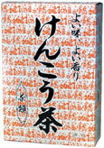 【山本漢方のけんこう茶 】 けんこう茶は、7種の植物原料がブレンドされ、複雑な現代社会に生活する人たちのためのユニークな混合茶です。 本品は健康飲料ですので、何杯お飲みになっても大丈夫です。 夏期は冷やして飲んで冷所に保存してください。スポーツに、レジャーに、勉強疲れに、ご家庭に、職場に、贈物に、食事時に、おやすみ前に・・・・・・。 お召し上がり方 水又は沸騰したお湯、約1400cc?1600ccの中へ1袋を袋ごと入れ、沸騰後約5分間以上充分に煮出し、お飲み下さい。 原材料 ハトムギ、ハブ茶、カキ葉、高麗人参葉、アマチャズル、茶葉、ミカンの皮 使用上の注意 ○ 開封後はお早めにご使用下さい。○ 本品は食品ですが、必要以上に大量に摂ることを避けてください。○ 薬の服用中又は、通院中、妊娠中、授乳中の方は、お医者様にご相談ください。○ 体調不良時、食品アレルギーの方は、お飲みにならないでください。○ 万一からだに変調がでましたら、直ちにご使用を中止してください。○ 天然の原料ですので、色、風味が変化する場合がありますが、品質には問題ありません。○ 小児の手の届かない所へ保管してください。○ 食生活は、主食、主菜、副菜を基本に、食事のバランスを。 煮出したお茶の色や風味に多少のバラツキがでることがございますが、ご了承下さい。また、煮出したあと、2?3日放置しますと、腐敗、カビが発生することもありますので、できるだけ当日中にご使用下さい。本品のティーバッグの材質は、色、味、香りをよくだすために薄く、透ける紙材質を使用しておりますので、バッグ中の原材料の微粉が漏れて内袋の内側の一部に付着する場合があるます。また同じく内袋の内側の一部に赤褐色の斑点が生じる場合がありますが、ハブ茶のアントラキノン誘導体という赤褐色の成分ですから、いずれも品質には問題がありませんので、ご安心してご使用下さい。 保存方法 直射日光及び、高温多湿の所を避けて、涼しいところに保存してください。開封後はお早めに、ご使用下さい。 内容量 20g×18包 【区分】日本製・健康食品 【メーカー】山本漢方製薬 商品に関するお問い合わせ TEL：0568-73-3131 【広告文責】 株式会社エナジーTEL:0242-85-7380（平日10:00-17:00） 薬剤師：山内典子 登録販売者：山内和也