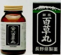 製品の特徴 ◇食べ過ぎ，飲み過ぎ，さらに生活習慣の複雑化によるストレス，精神的疲労不安などによって胃腸の不調，不快感，機能の衰えなどが起こりがちです。胃の変調を感じたとき，胃の働きの正常化をはかり，保護することが大切です。◇御岳百草丸は，生薬よりなる胃腸薬で，胃腸に作用し，その機能を高め，胃弱，消化不良，食欲不振，胸やけ，二日酔・悪酔のむかつきなどを改善します。 使用上の注意 ■相談すること 1．次の人は服用前に医師又は薬剤師に相談してください。　医師の治療を受けている人。2．次の場合は服用を中止し，この説明文書を持って医師又は薬剤師に相談してください。　1ヵ月位服用しても症状の改善が見られない場合。 効能・効果 食べ過ぎ，飲み過ぎ，胸やけ，胃弱，食欲不振（食欲減退），消化不良，胃部・腹部膨満感，もたれ，胸つかえ，吐き気（むかつき，胃のむかつき，二日酔，悪酔のむかつき，嘔気，悪心），嘔吐 効能関連注意 用法・用量 1日3回，食後に服用してください。 ［年齢：1回量：1日服用回数］成人（15歳以上）：20粒：3回11歳以上15歳未満：15粒：3回8歳以上11歳未満：10粒：3回5歳以上8歳未満：6粒：3回3歳以上5歳未満：5粒：3回3歳未満：服用しないこと 用法関連注意 （1）定められた用法及び用量を厳守して下さい。（2）小児に服用させる場合には，保護者の指導監督のもとに使用してください。（3）本剤は，3歳未満の乳幼児には服用させないでください。なお，3歳以上であっても幼児に服用させる場合には，薬剤がのどにつかえることのないよう，よく注意してください。 成分分量 60丸中 　　 成分 分量 内訳 オウバクエキス 1600mg （黄柏2240mg） ゲンノショウコ末 500mg ビャクジュツ末 500mg センブリ末 35mg コウボク末 700mg 添加物 薬用炭，ヒドロキシプロピルセルロース，ポリオキシエチレン(105)ポリオキシプロピレン(5)グリコール 保管及び取扱い上の注意 （1）小児の手の届かない所に保管してください。（2）直射日光の当たらない湿気の少ない涼しい所に密栓して保管してください。（3）誤用をさけ，品質を保持するために，他の容器に入れかえないでください。（4）使用期限が過ぎた製品は，服用しないでください。 消費者相談窓口 会社名：長野県製薬株式会社問い合わせ先：お客様相談室電話：フリーダイヤル0120-100-975受付時間：9：00?12：00，13：00?17：00（土曜，日曜，祝日を除く） 製造販売会社 長野県製薬（株） 会社名：長野県製薬株式会社住所：〒397-0201　長野県木曽郡王滝村此の島100-1 販売会社 長野県製薬株式会社木曽薬品工業株式会社株式会社中野シオン 剤形 錠剤 リスク区分 日本・第2類医薬品 広告文責：エナジー 0242-85-7380　登録販売者　山内和也 医薬品販売に関する記載事項はこちら 使用期限：使用期限まで1年以上あるものをお送りいたします。使用期限：使用期限まで1年以上あるものをお送りいたします。