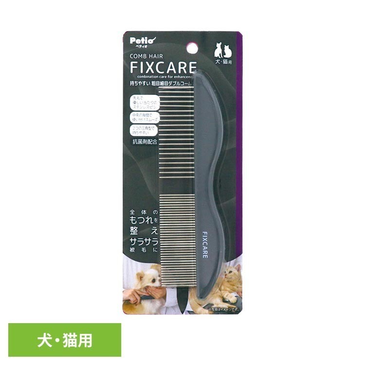 ■先丸で優しい当たりのステンレスピン 被毛にしっかり入り込む長いピンは、先丸なので肌へのあたりも優しい。 ■中央の隙間で使い分けスムーズ 中央の隙間約1cmが粗目・細目にピンが分かれているので、しっかりと使える。 ■2つの三角型で持ちやすい 粗目ピンと細目ピンの持ち手上部が三角型なので、自然と指を起きやすくしっかり安定して動かしやすい。●材質本体／ポリ乳酸樹脂、ピン／ステンレス●商品サイズW4.6×H16×D1.5cm（検索用：犬 猫 ペット お手入れ コーム ペティオ ブラッシング サラサラ 細目 4903588276927）最強翌日配送対象商品に関するご案内 最強翌日配送対象商品・対象地域に該当する場合は最強翌日配送マークがご注文カゴ近くに表示されます。 最強翌日配送可能なお支払方法は【クレジットカード、代金引換、全額ポイント支払い】のみとなります。 下記の場合は最強翌日配送対象外となります。 ・15点以上ご購入いただいた場合 ・時間指定がある場合 ・ご注文時備考欄にご記入がある場合 ・決済処理にお時間を頂戴する場合 ・郵便番号や住所に誤りがある場合 ・最強翌日配送対象外の商品とご一緒にご注文いただいた場合 ・お届け先住所文字数が40文字以上の場合【置き配規約について】