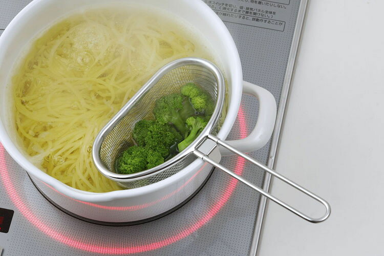 茹でザル ストレーナー 取っ手付き ママクック ハーフストレーナー 35690茹でザル ストレーナー 取っ手付き 茹でる 温野菜 時短 ざる 調理器具 下村企販 【B】 enetroom-10198021 便利生活 マイルーム サンプル画像3