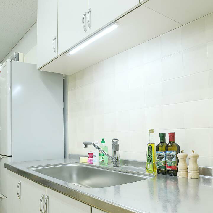 LEDライト 照明 アイリスオーヤマ アイリス IBA9L-W IBA9D-W 新生活 一人暮らし ひとり暮らし 明るい バーライト LED LEDバーライト センサー シーリングライト 昼白色 1340ml 電球色 1200lm おしゃれ 電気 タッチレススイッチ [0317]